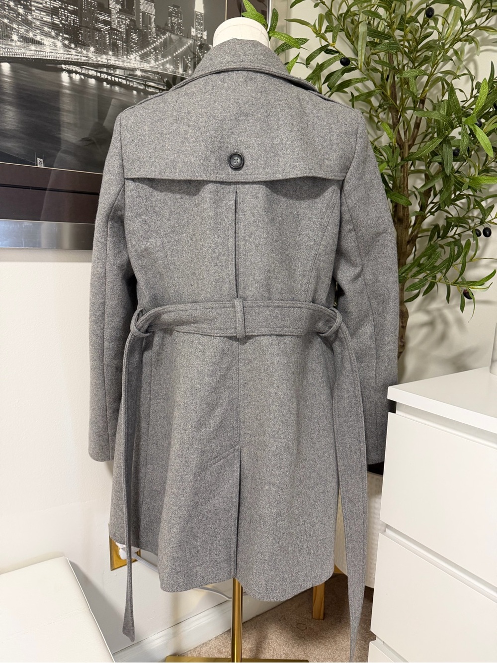 DKNY Grey Wool Blend Double Breasted Belted Coat Size 4 - Picture 4 of 12